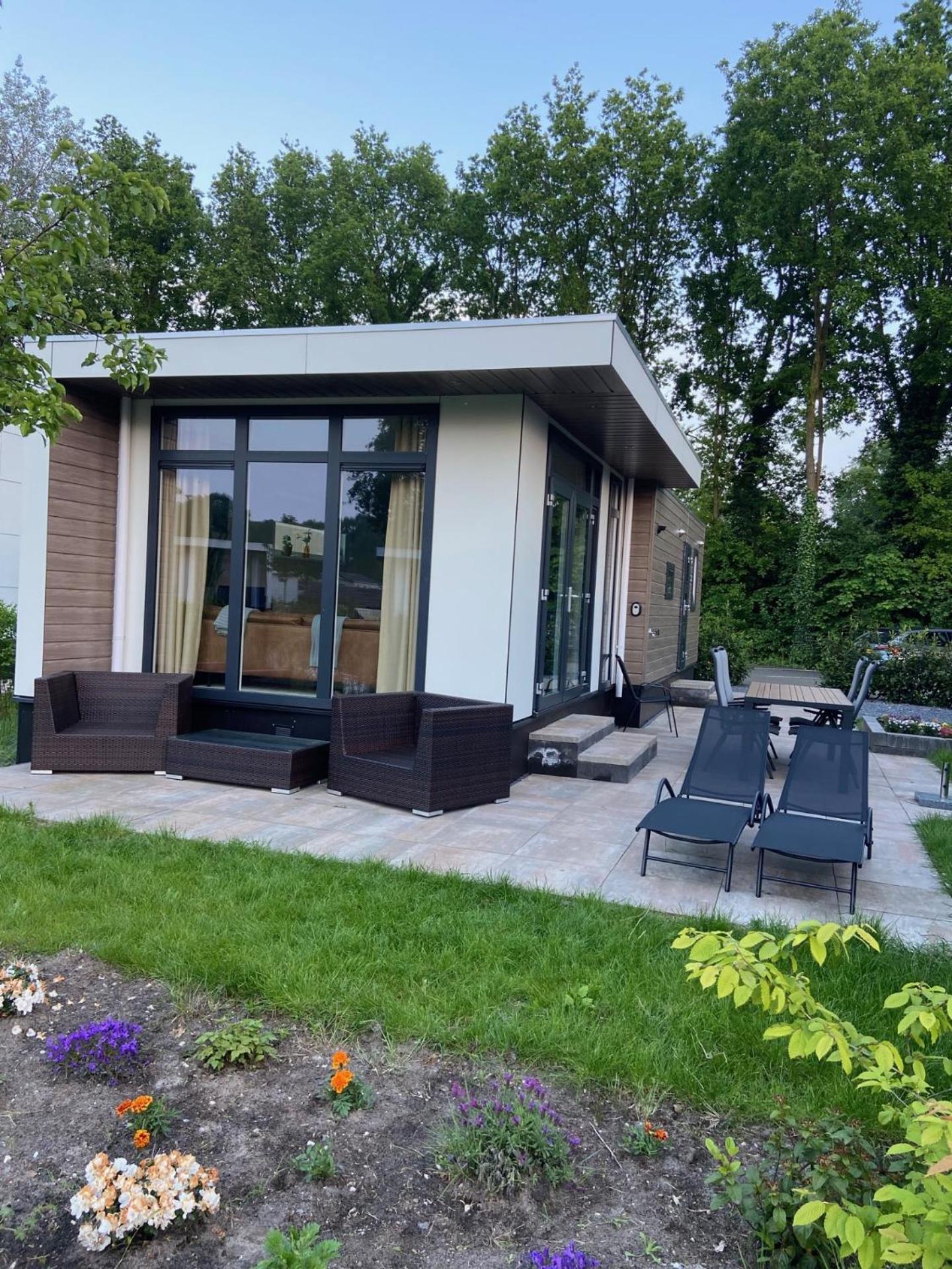 Kindvriendelijk Luxe Chalet In De Bossen Met Prive Sauna Harderwijk Exterior photo
